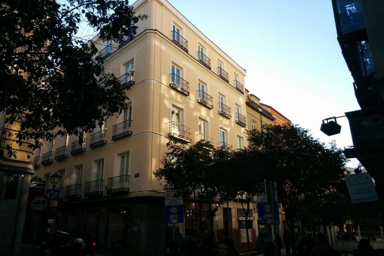 บีแอนด์บี โฮเต็ล มาดริด เซนโตร ฟูเอนการ์รัล 52 Hotel ภายนอก รูปภาพ